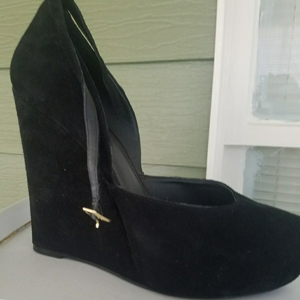 Shoes - Picture 4 of 4