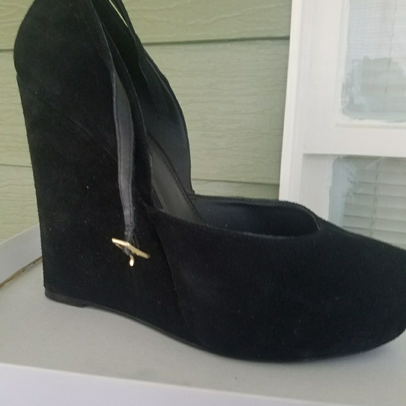 Shoes - Picture 3 of 4