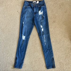 High-Rise Destroyed Medium Wash Jegging
