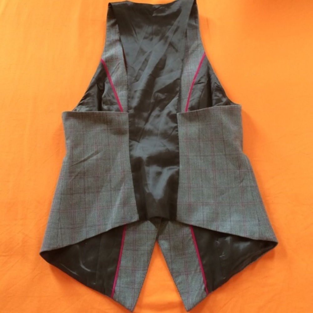 Vest - Picture 3 of 3