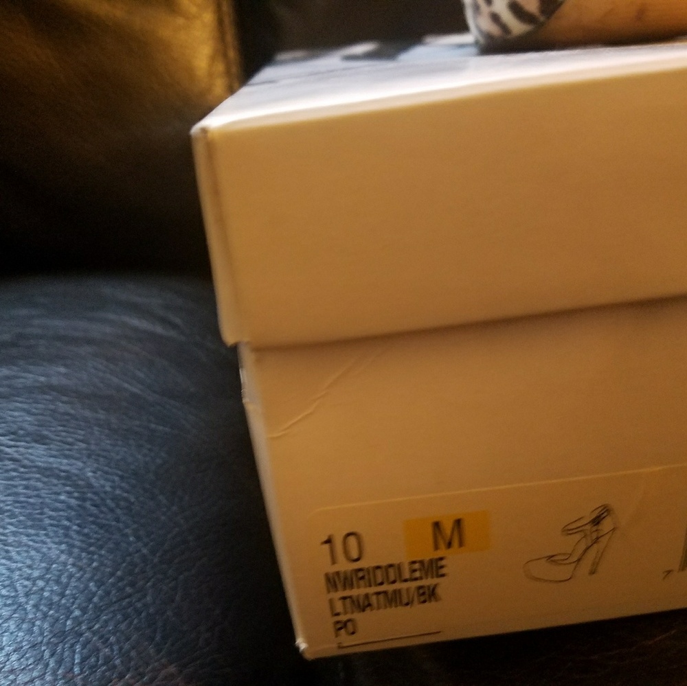 Shoes - Picture 2 of 4