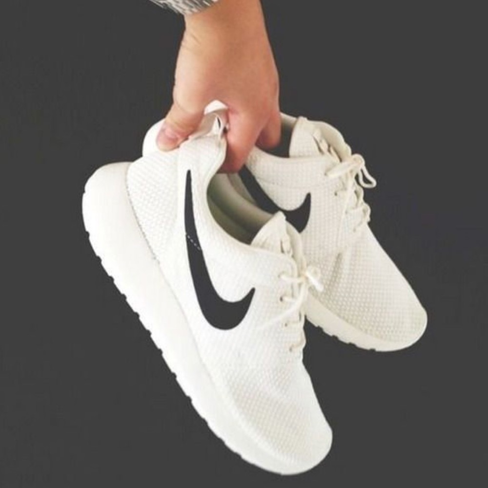 NWT Nike Roshe one 🐾 - Picture 3 of 5