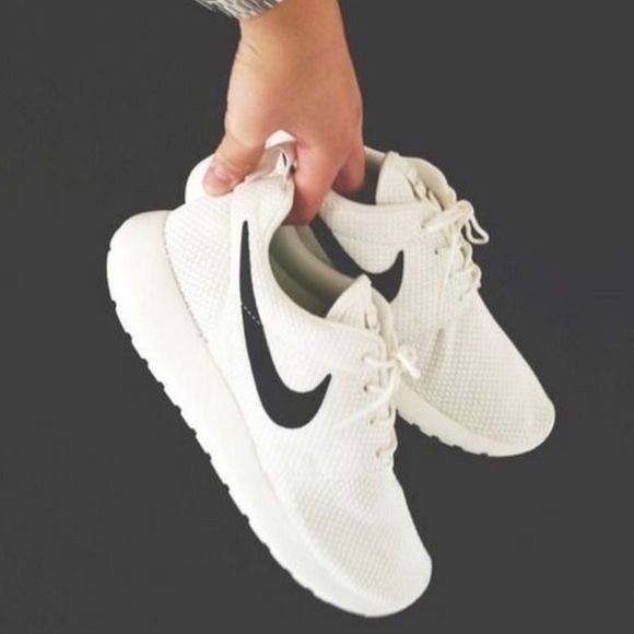 NWT Nike Roshe one 🐾 - Picture 3 of 5