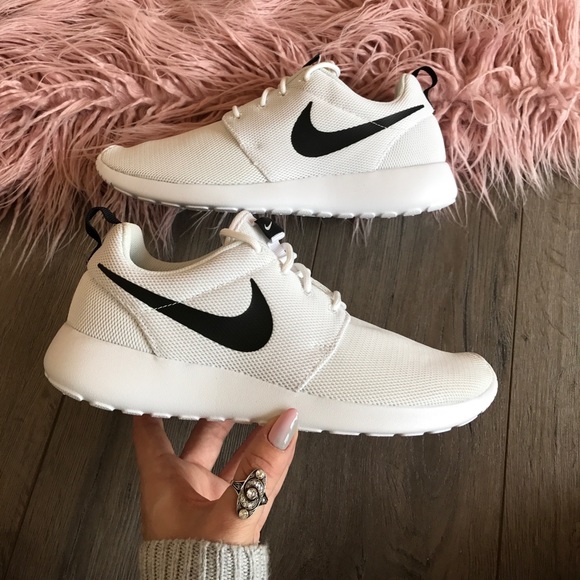 NWT Nike Roshe one 🐾 - Picture 2 of 5