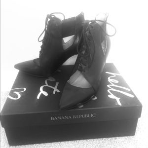 Banana Republic Daphne Shoeti.