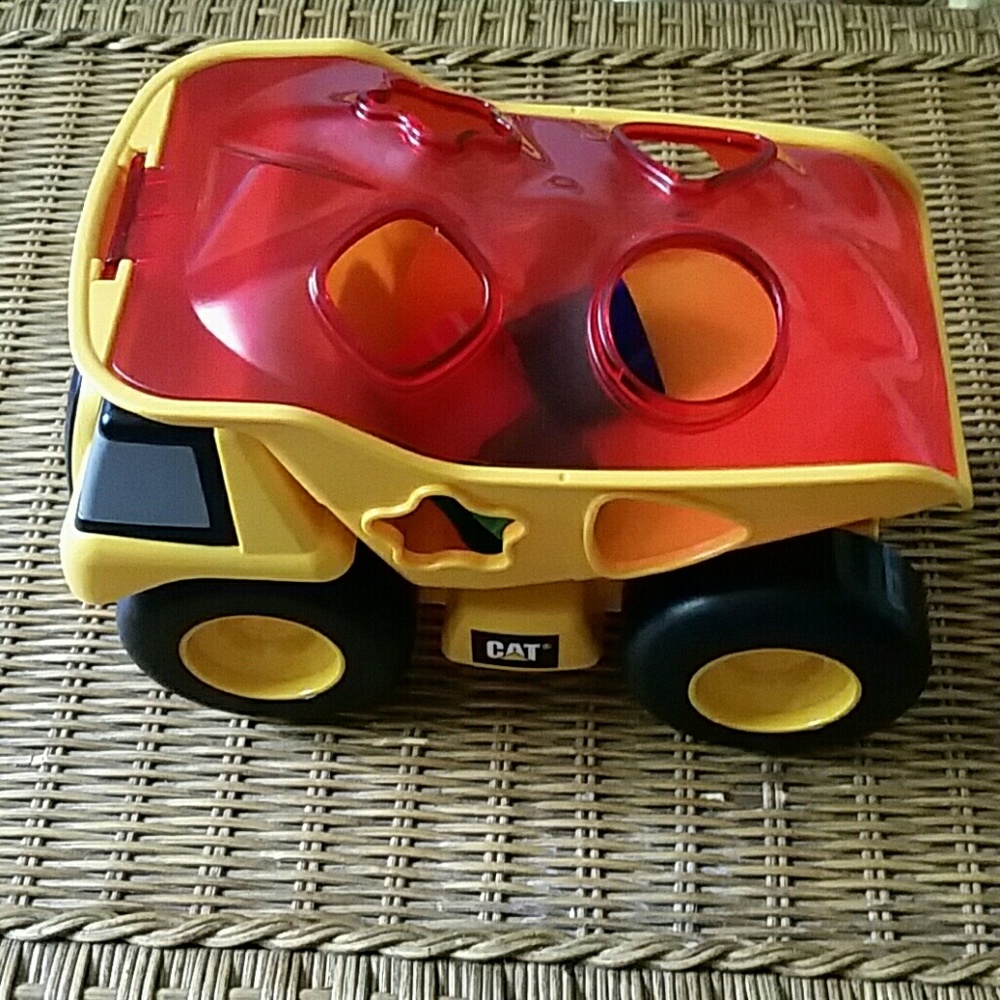 CATERPILLAR Shape Sorting Dump Truck