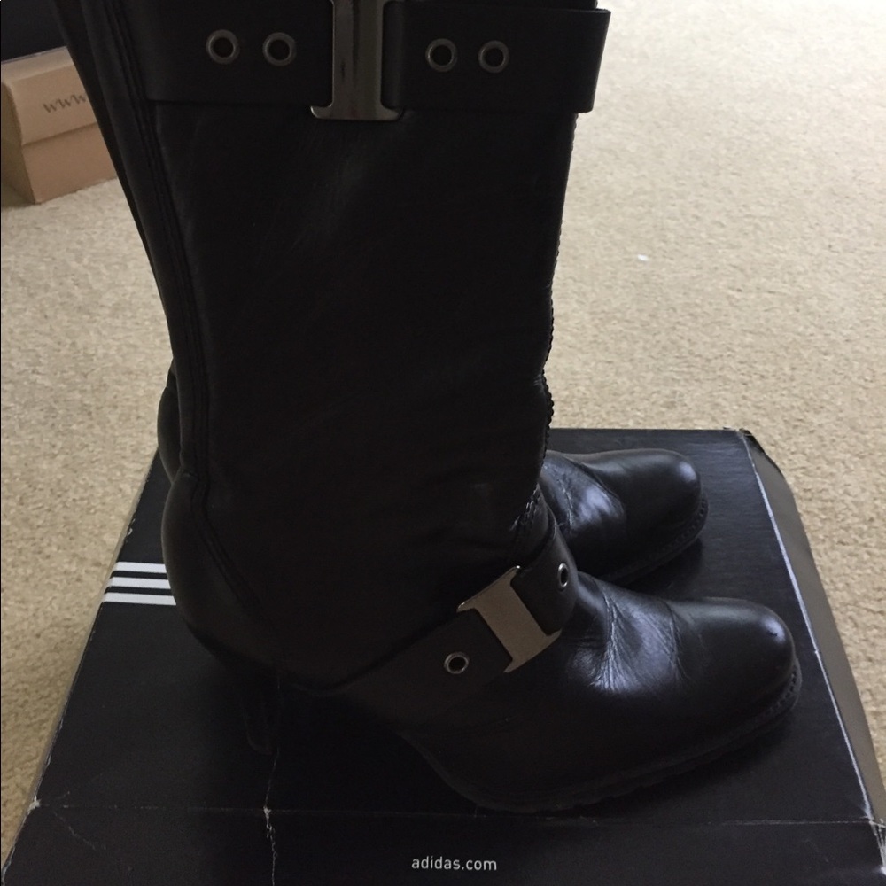 Short boots