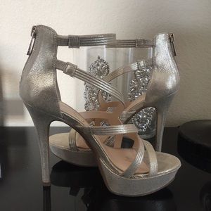 Jessica simpson - Gold heeled sandals