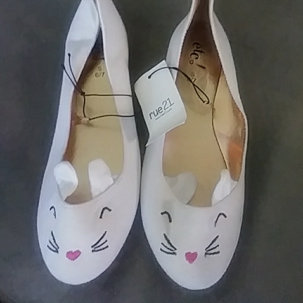 NWT WHITE BUNNY FLATS SIZE SMALL (6-7)