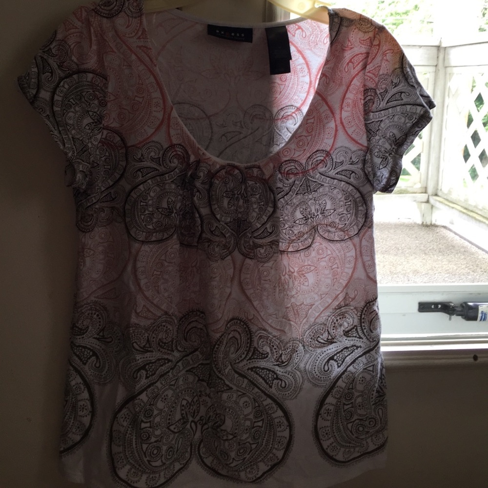 Women's paisley t-shirt