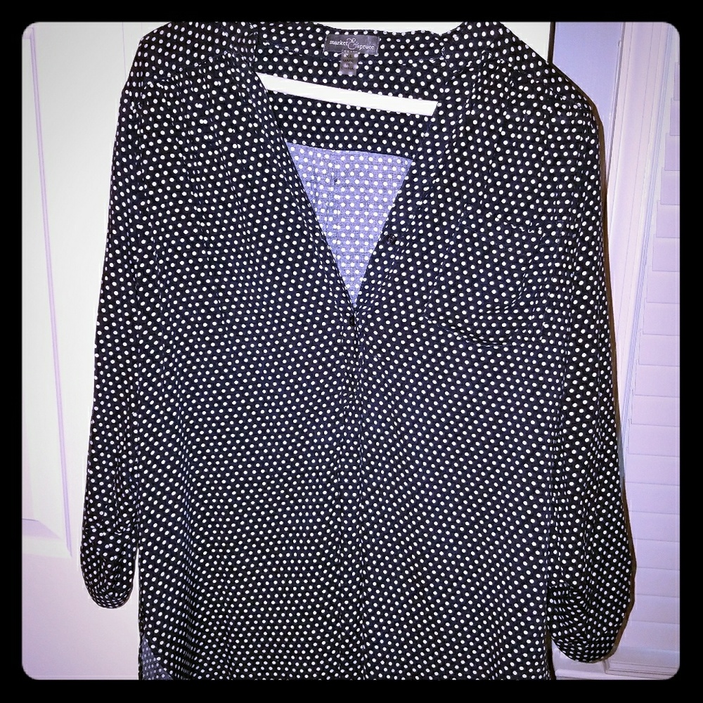 Market & Spruce navy polka dot top. EUC