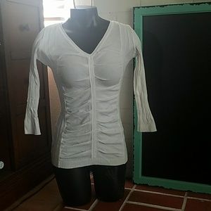 White 3/4 sleeved shirt