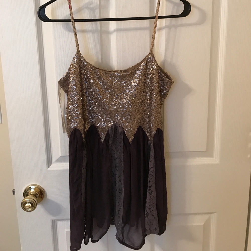 Buckle spaghetti strap sequin shirt
