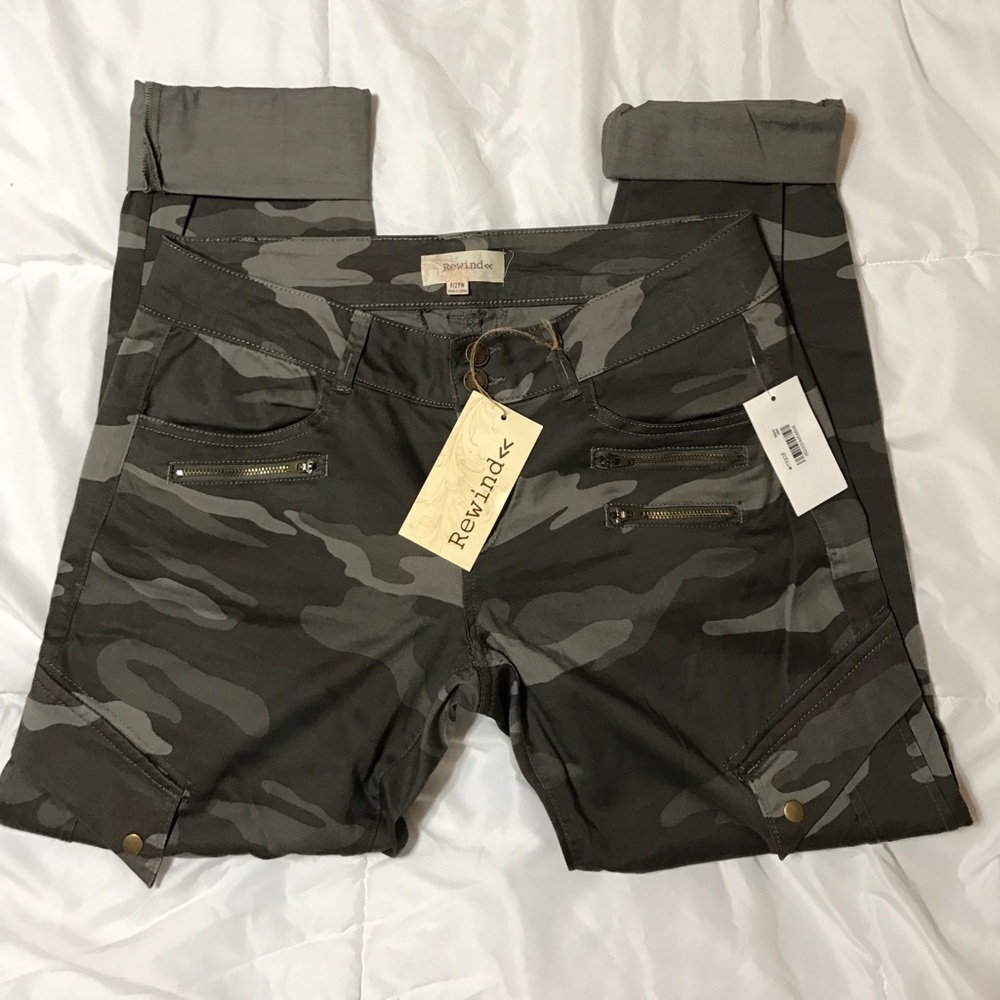 Camo capri