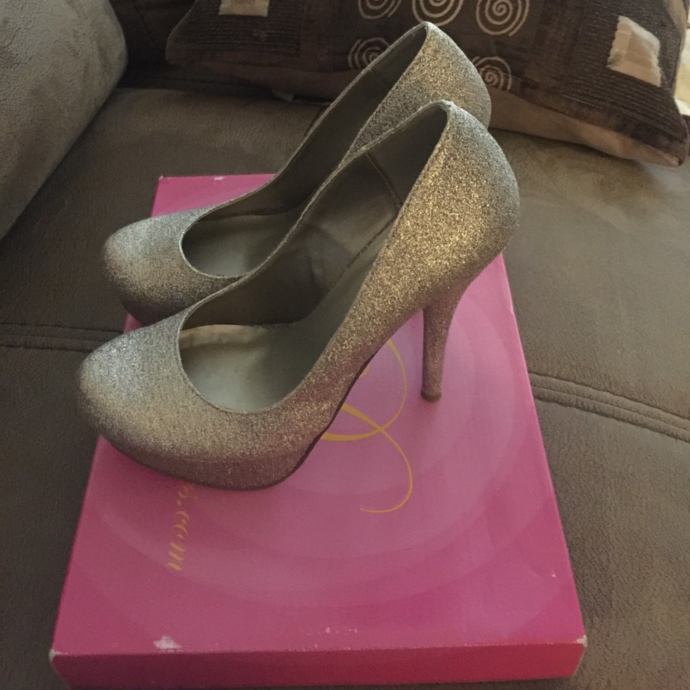 High heels - Picture 2 of 2