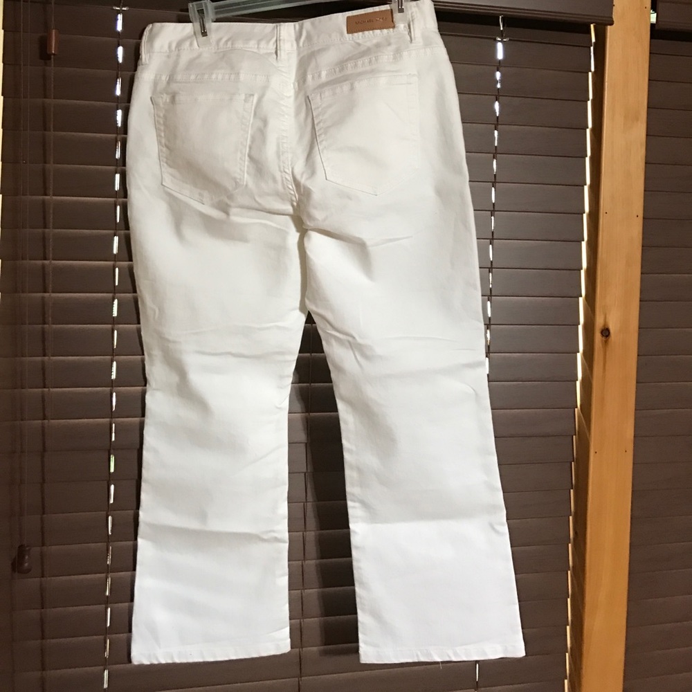 White Michael kors carpris