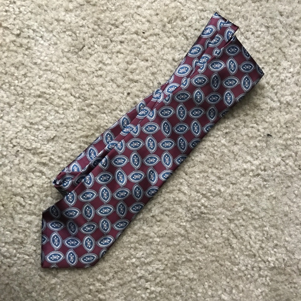 Classic print maroon tie