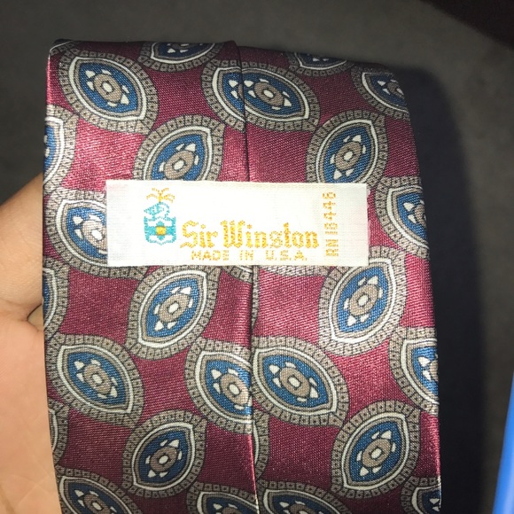 Classic print maroon tie - Picture 3 of 3