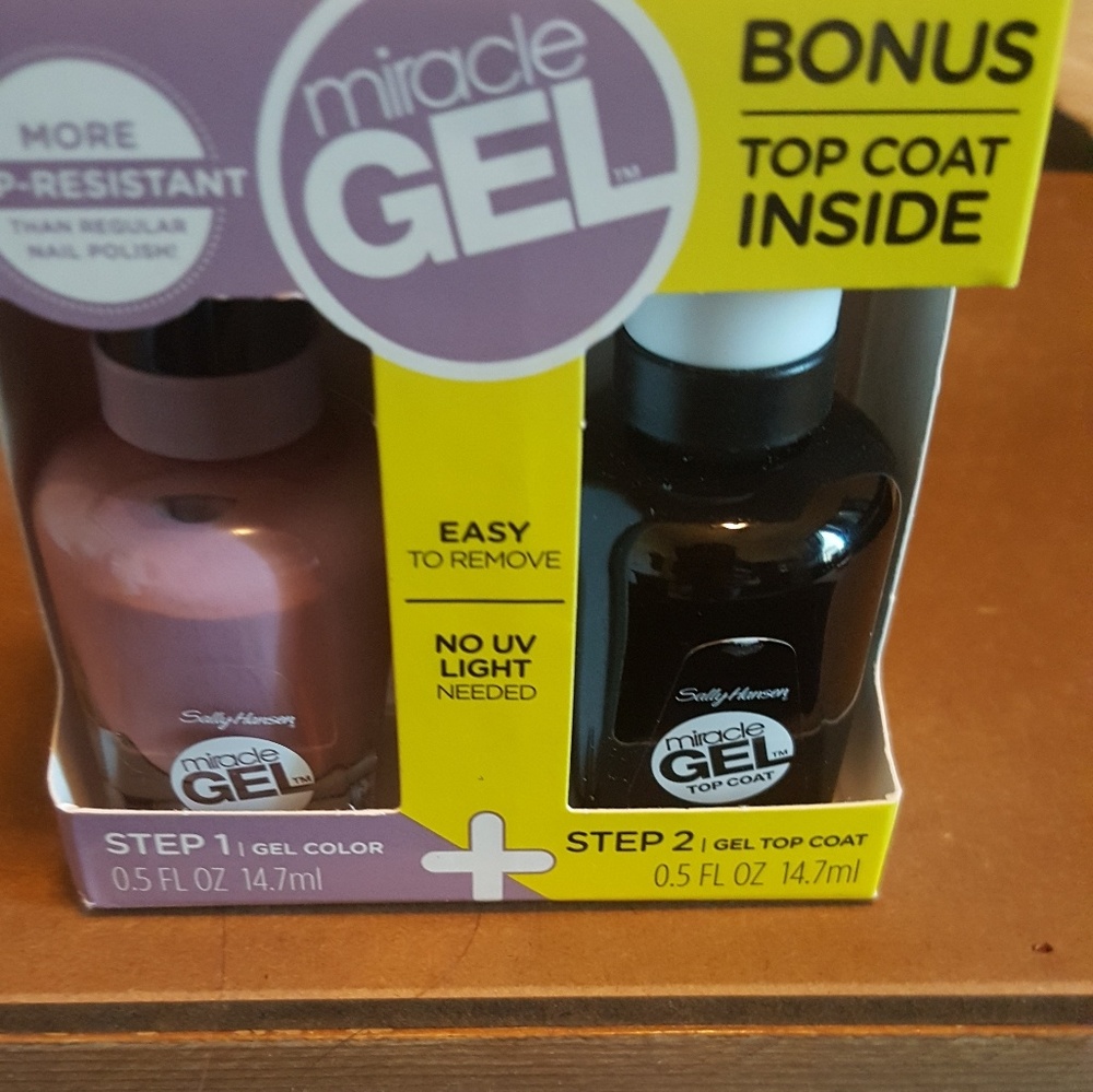 Sally Hansen gel nail polish and gel top coat NWOT