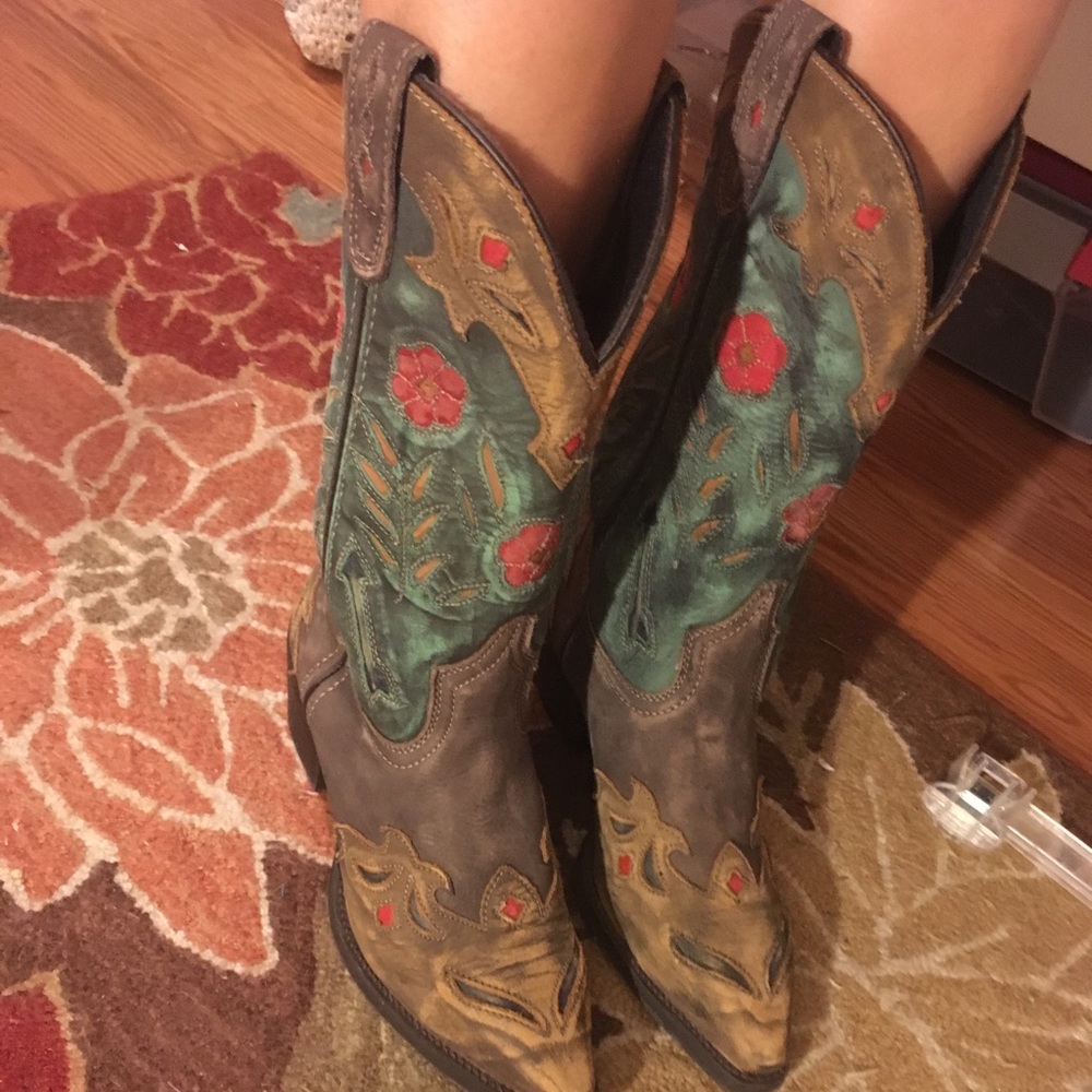 **SOLD** Brown Laredo snip toe cowgirl boots