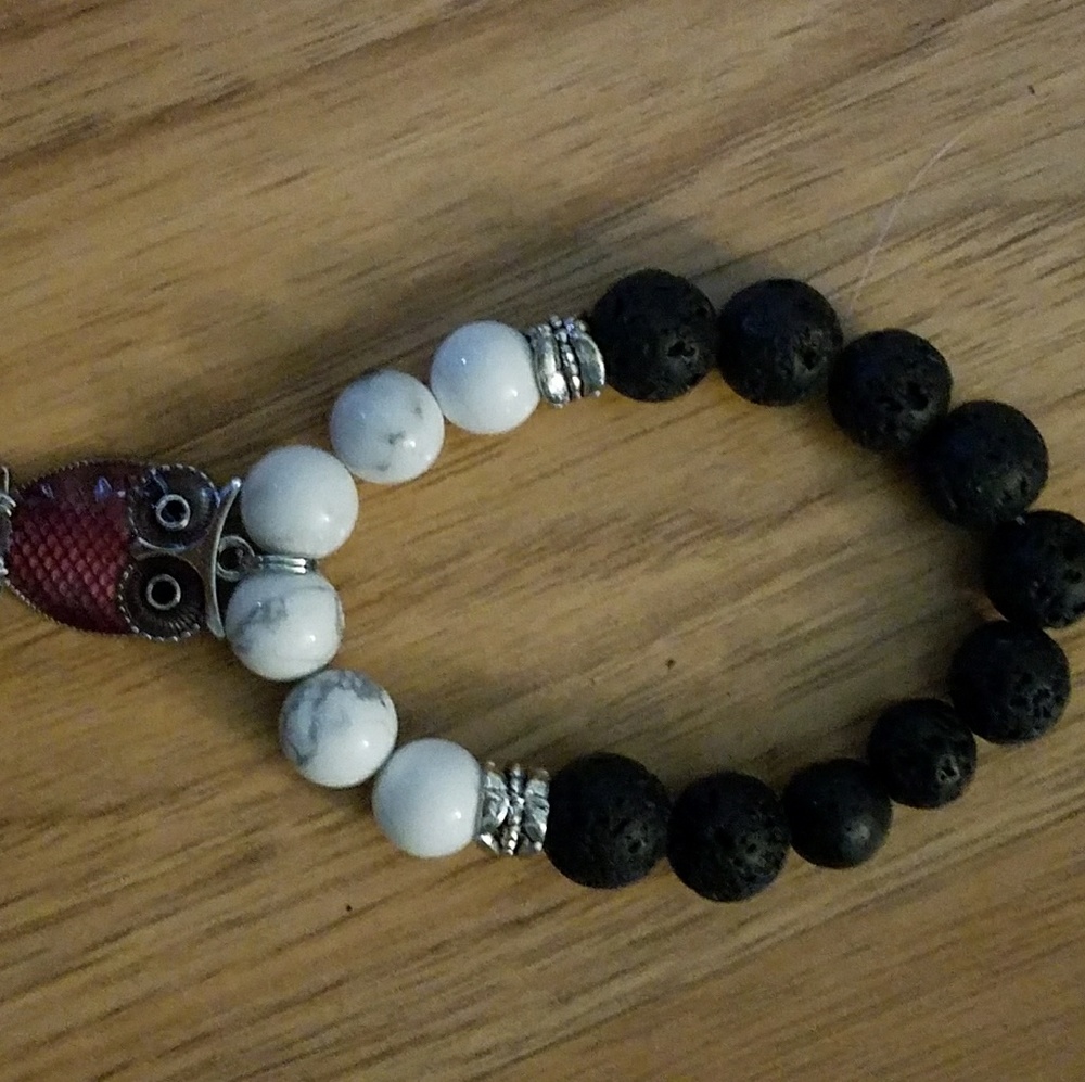 Stress reducing diffuser bracelet with owl charm