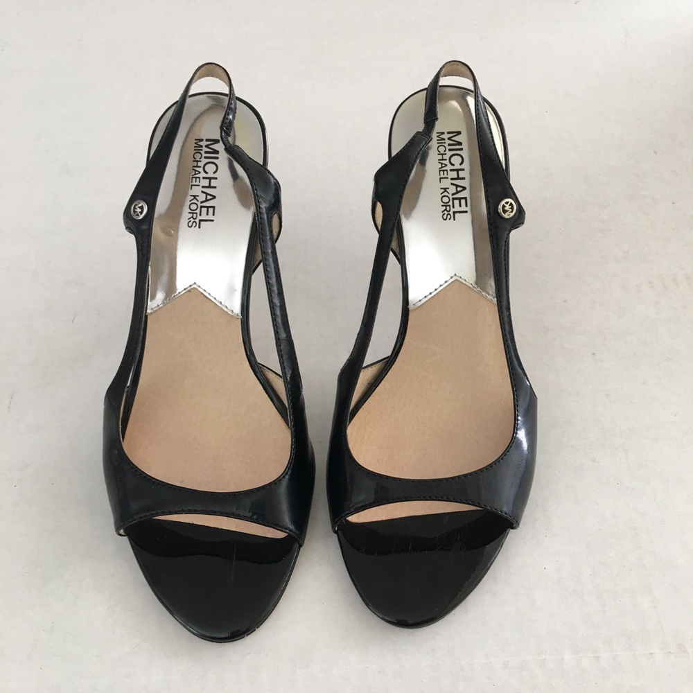 MICHAEL KORS AUTHENTIC LEATHER SANDAL HEELS.