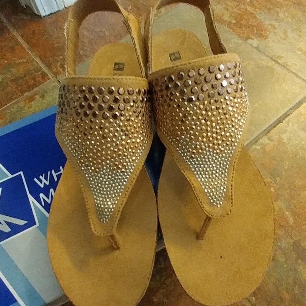 White Mountain Safari sandals