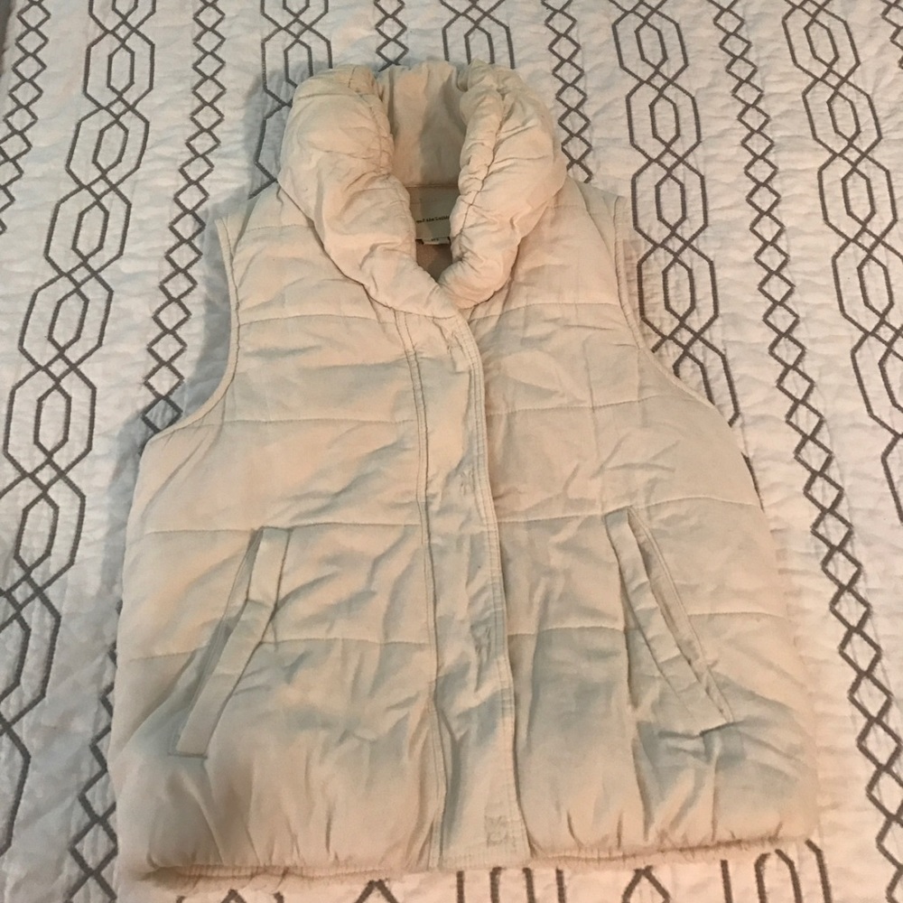 Comfy, cream colored vest. Size small.