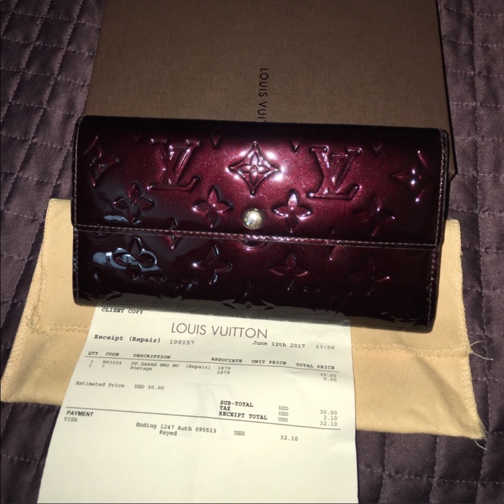 🎉🎉SOLD🎉🎉Louis Vuitton Sarah wallet Amarante