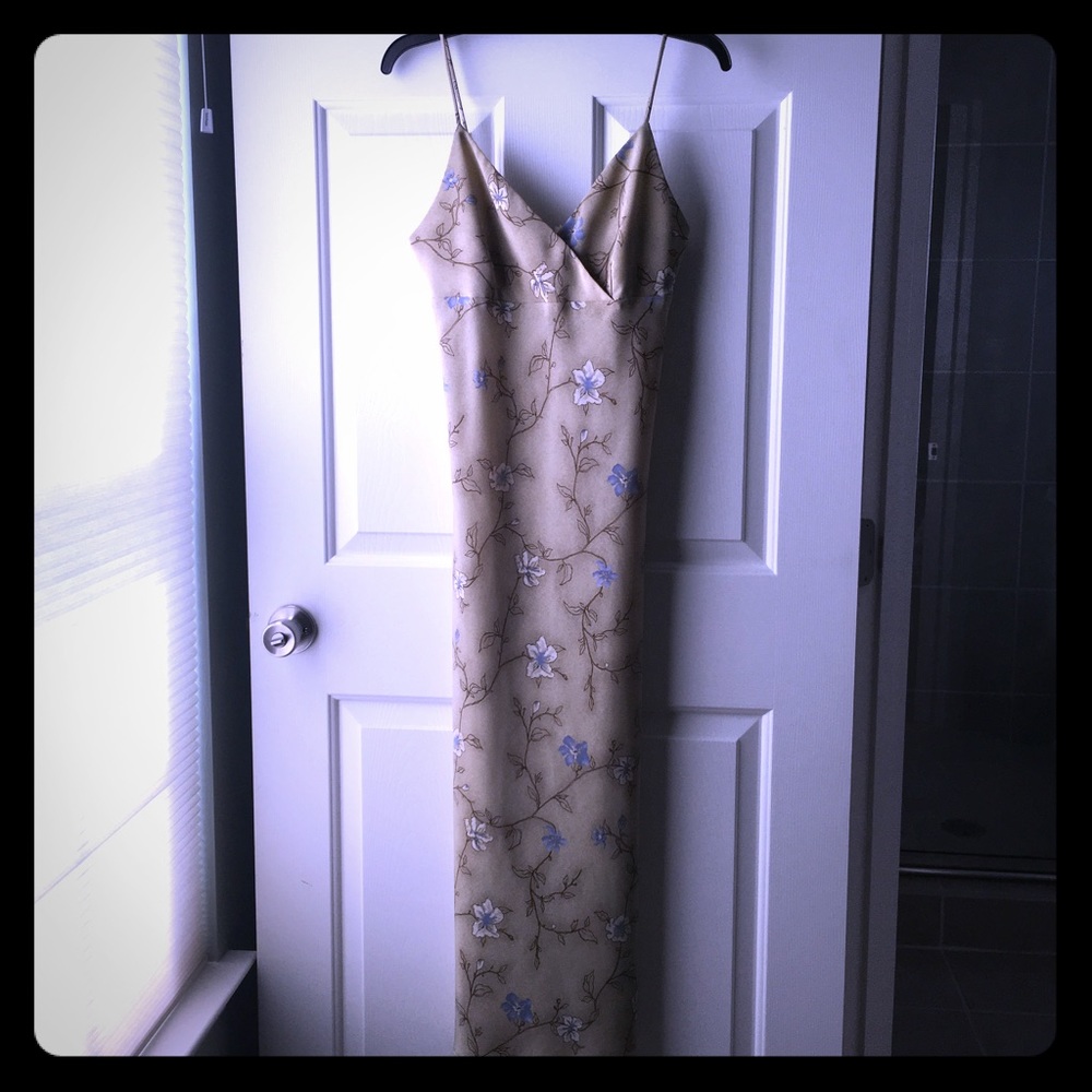 "Vintage" maxi dress in Sage Green!