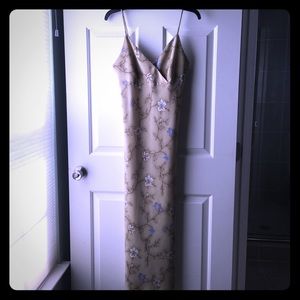 "Vintage" maxi dress in Sage Green!