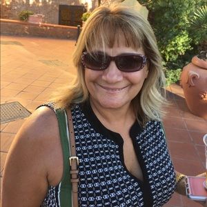 Meet your Posher, Polly