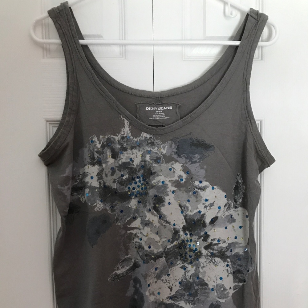 EUC women's DKNY Grey t-shirt size medium