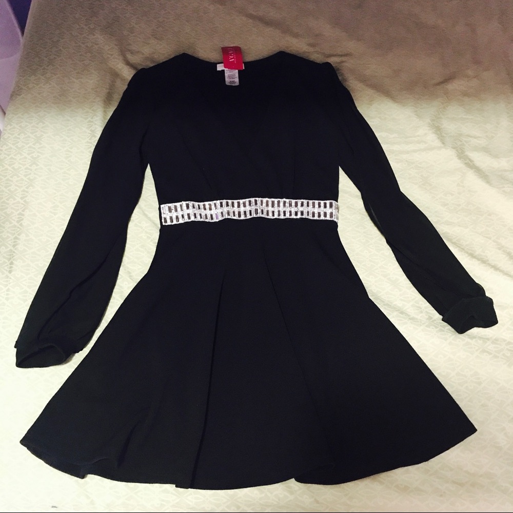 Classy black dress 😍🤤