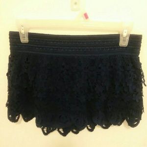 Navy blue laced short skirt