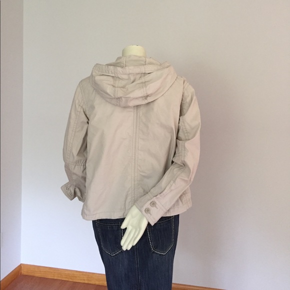 Light weight hooded utility jacket. Fits smaller + free gift 🎁 - Picture 2 of 5