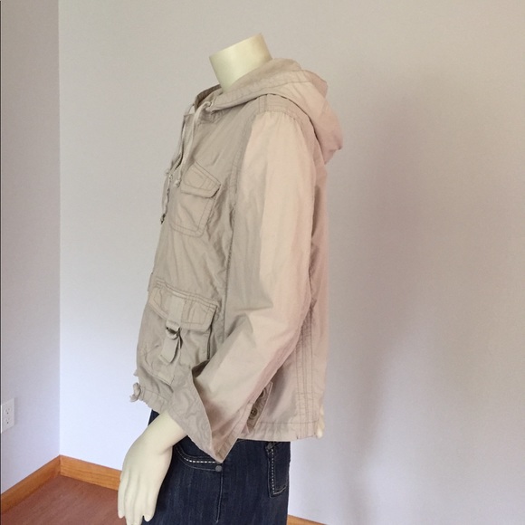 Light weight hooded utility jacket. Fits smaller + free gift 🎁 - Picture 3 of 5