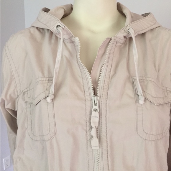 Light weight hooded utility jacket. Fits smaller + free gift 🎁 - Picture 4 of 5