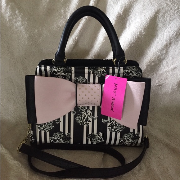 Betsey Johnson Handbags - 👜SALE⬇️Betsey Johnson satchel👜💕