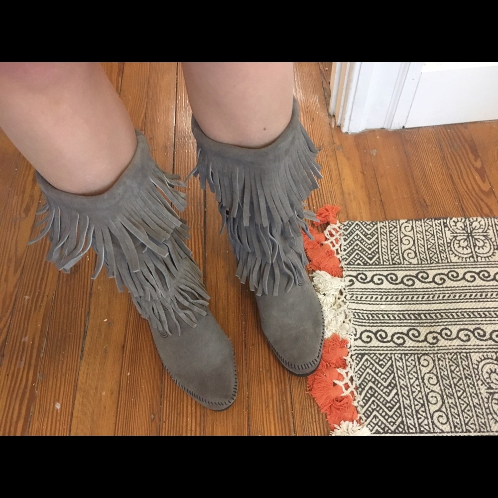 Minnetonka Triple Fringe Boots Gray Size 9