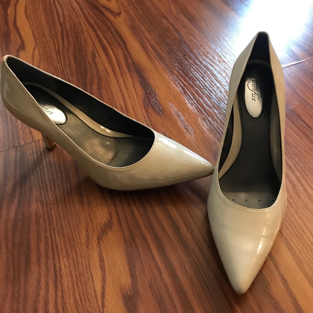 Nude pumps