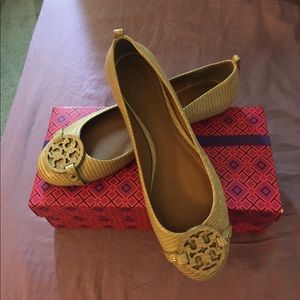 Tory Burch Tan mini miller flat