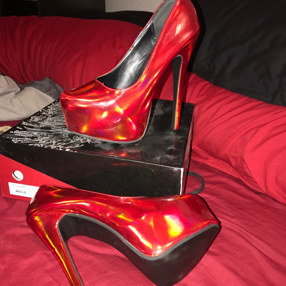 Liliana holographic Red Heels 7.5