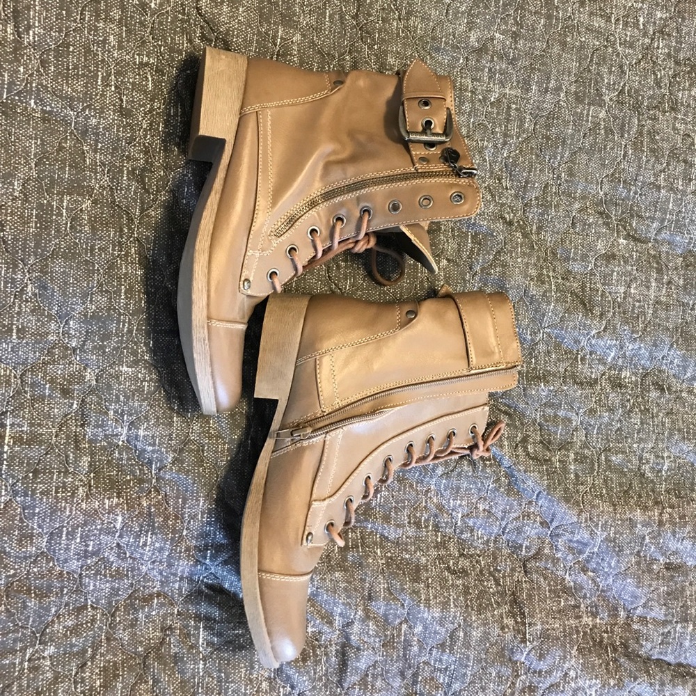Guess boots