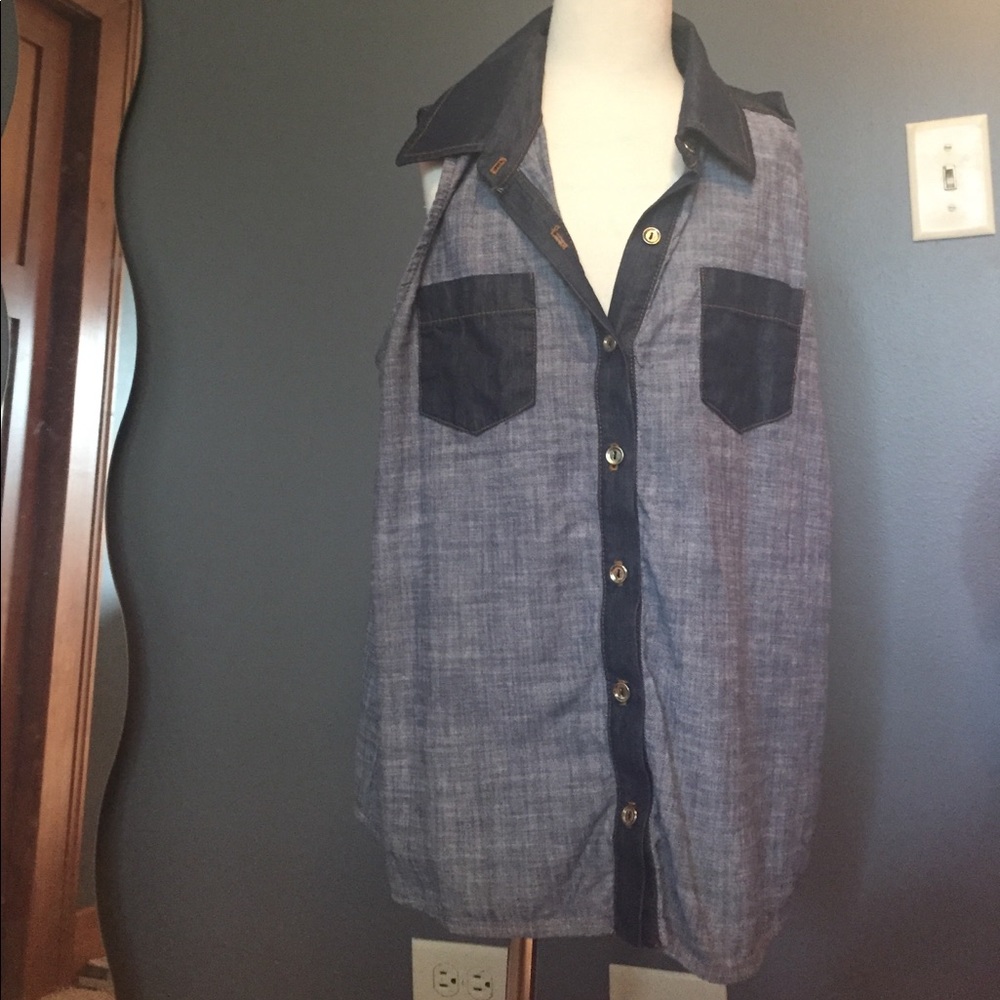 Denim collared sleeveless button up shirt