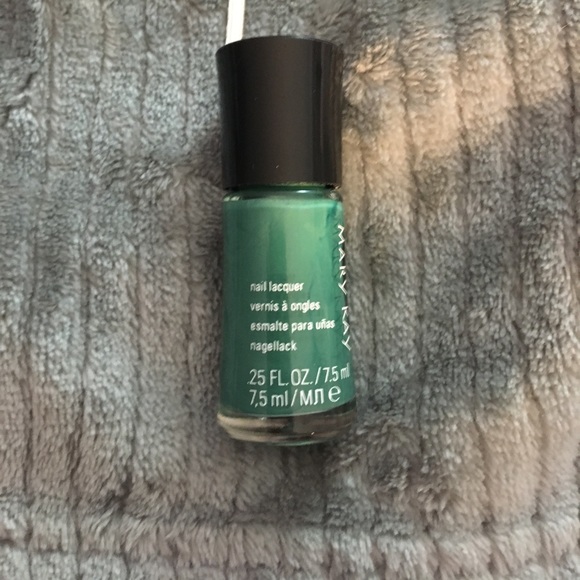 MORE PICS FOR THE MAKEUP BUNDLE !! - Picture 2 of 8