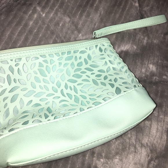 MORE PICS FOR THE MAKEUP BUNDLE !! - Picture 5 of 8