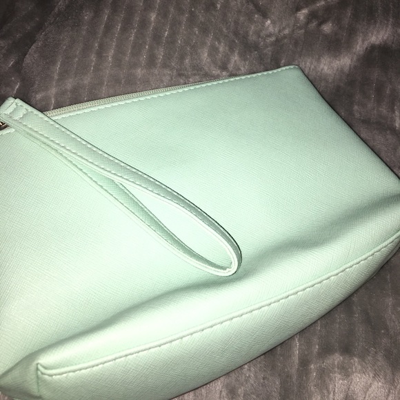 MORE PICS FOR THE MAKEUP BUNDLE !! - Picture 6 of 8