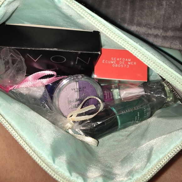 MORE PICS FOR THE MAKEUP BUNDLE !! - Picture 8 of 8