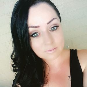 Meet your Posher, Deedee